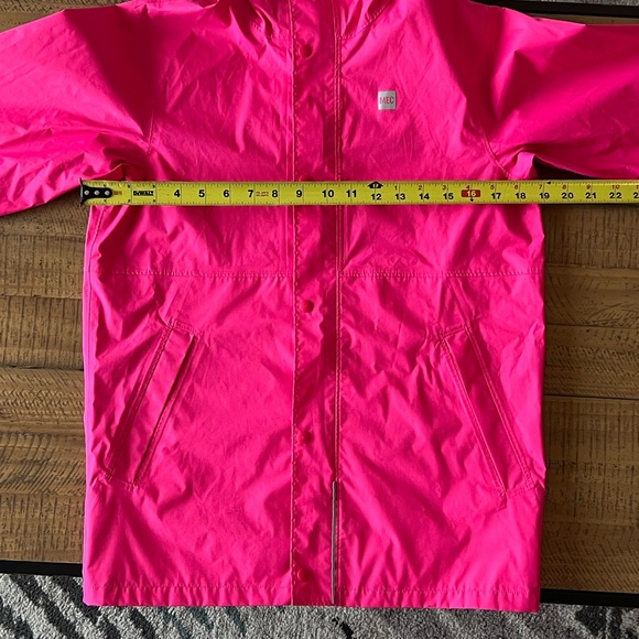 MEC Rain Jacket - Size Youth 14 - Picture 4 of 16